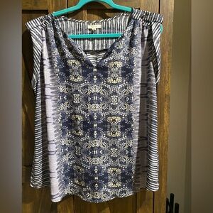 Maurices Sheer Flowy Sleeveless V-neck Blouse Sz L blue gray print